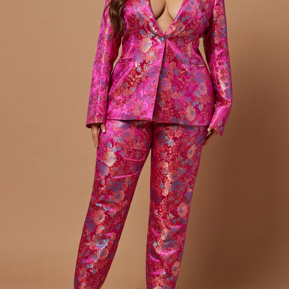 Vibrant Pink Floral Suit - Picture 4 of 5